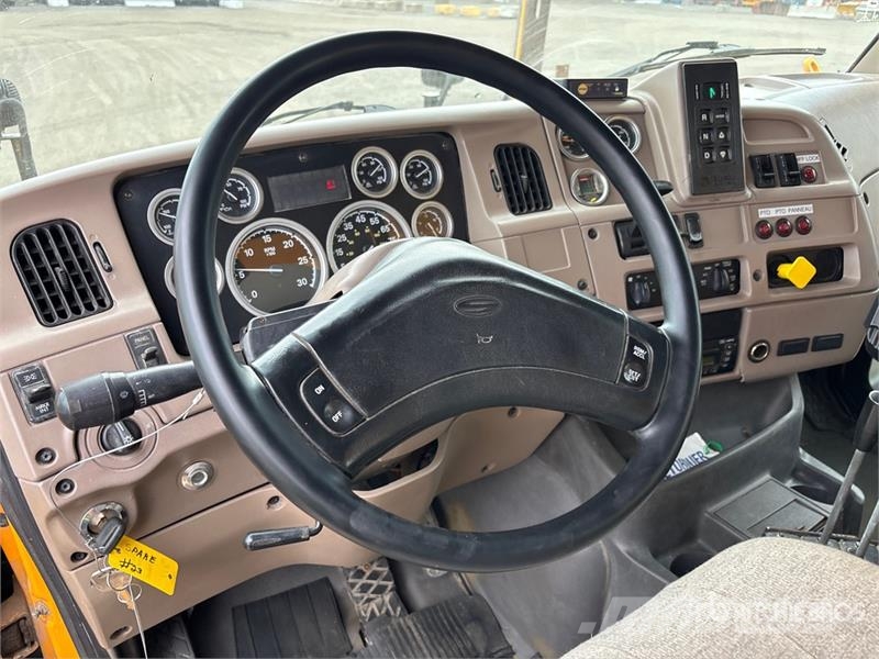 Sterling L9500 多目的/汎用車両