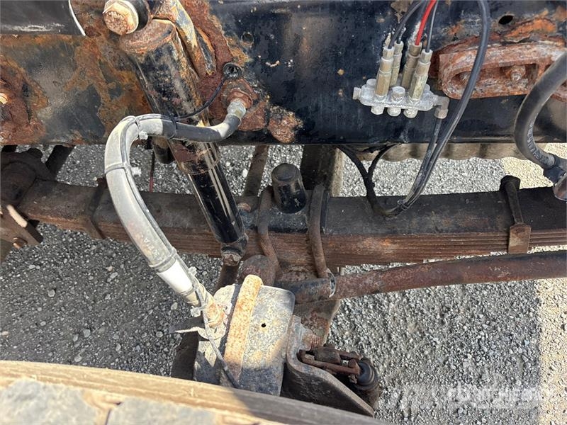 Sterling L9500 شاحنات قلابة