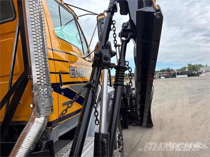 Sterling L9500 多目的/汎用車両
