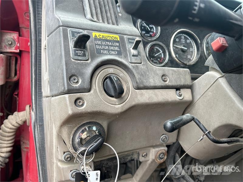 Sterling L9500 自卸式货车