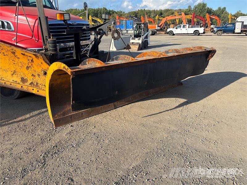 Sterling L9500 Tienhoitoautot
