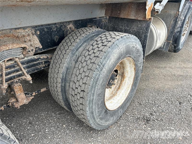Sterling L9500 自卸式货车