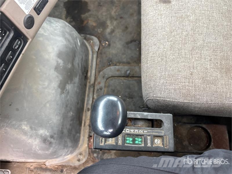 Sterling L9500 Nosturiautot