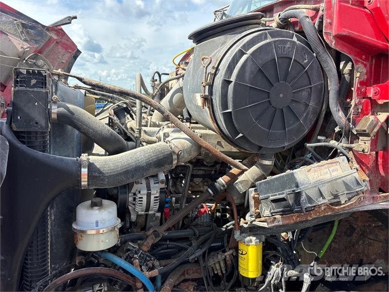 Sterling L9500 شاحنات قلابة