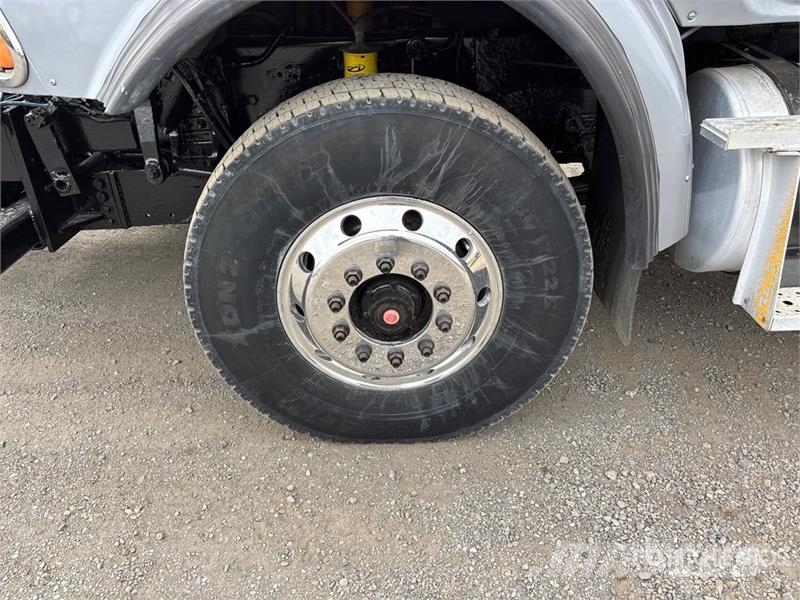 Sterling L9500 多目的/汎用車両