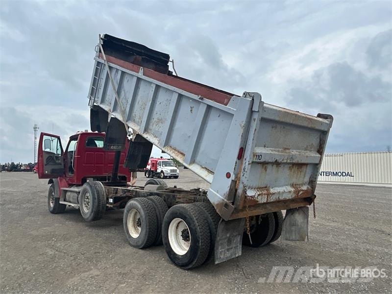 Sterling L9500 自卸式货车