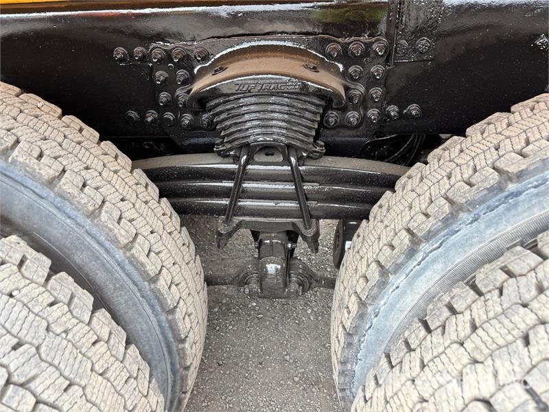 Sterling L9500 多目的/汎用車両
