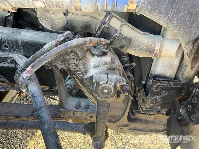 Sterling L9500 شاحنات قلابة