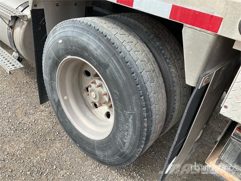 Sterling L9500 شاحنات قلابة
