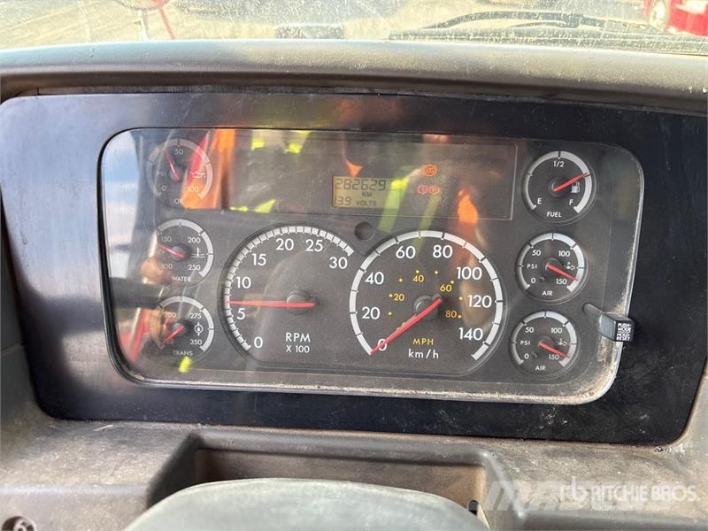 Sterling L9500 Tienhoitoautot