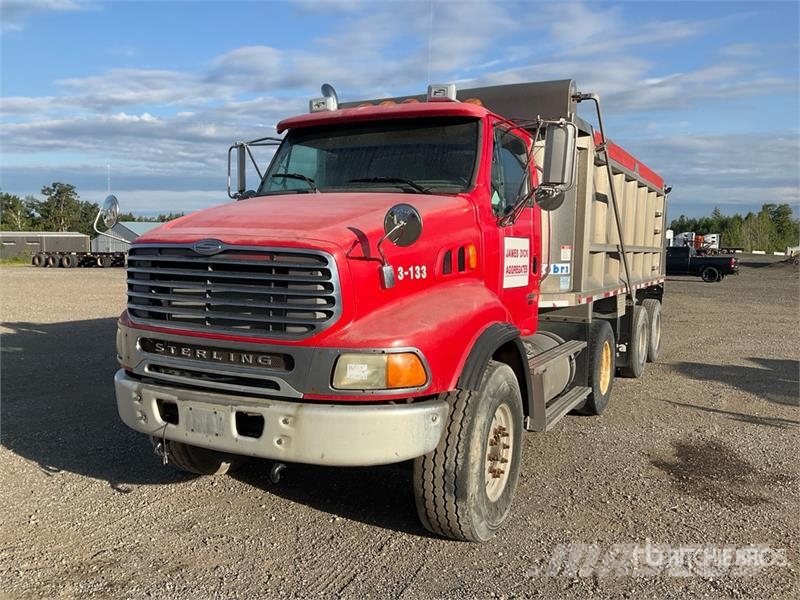 Sterling L9500 شاحنات قلابة