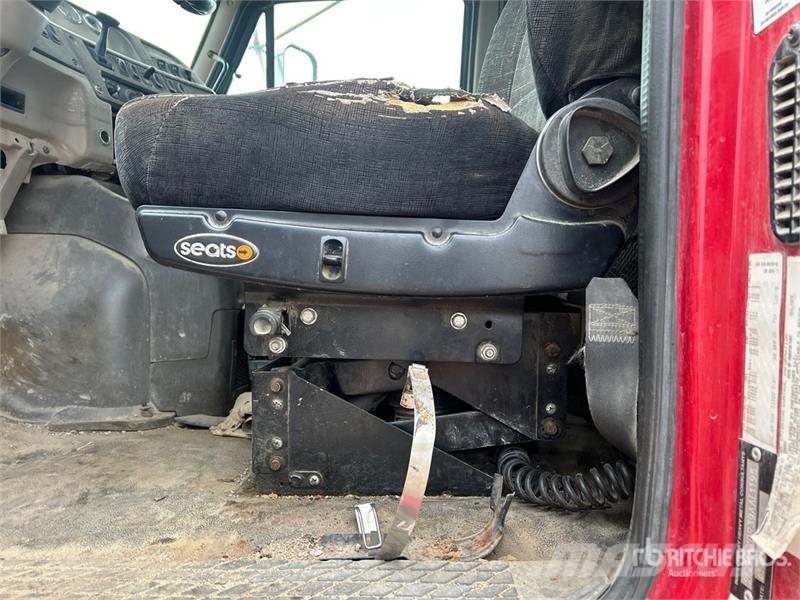 Sterling L9500 自卸式货车