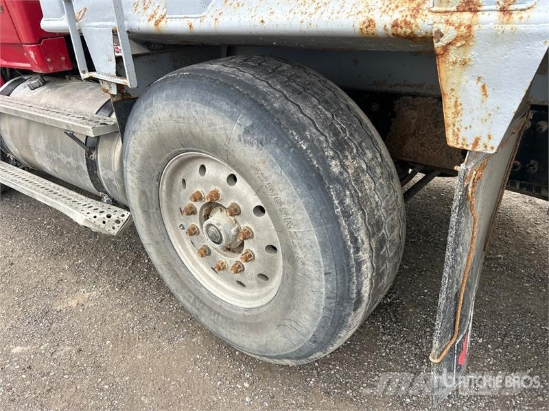 Sterling L9500 自卸式货车