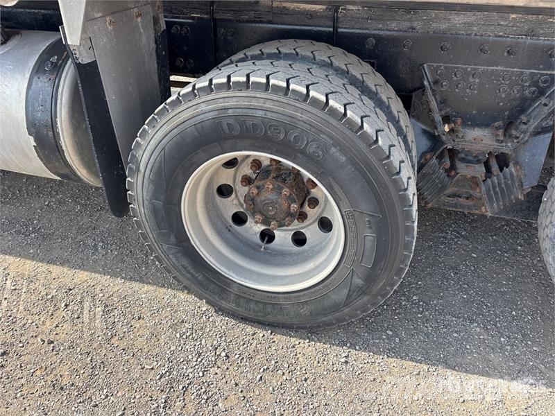 Sterling L9500 شاحنات قلابة