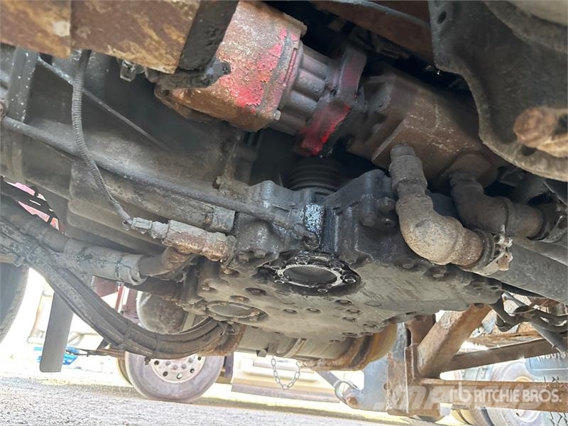 Sterling L9500 Tienhoitoautot