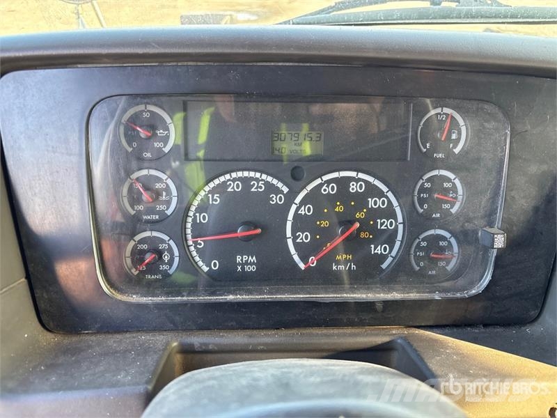 Sterling L9500 Tienhoitoautot