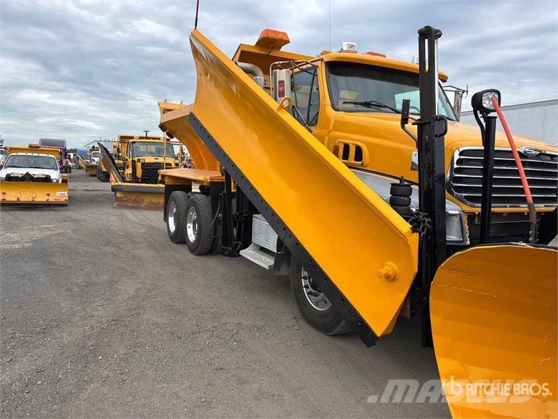 Sterling L9500 多目的/汎用車両