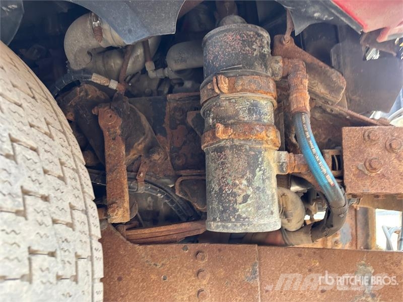 Sterling L9500 Tienhoitoautot
