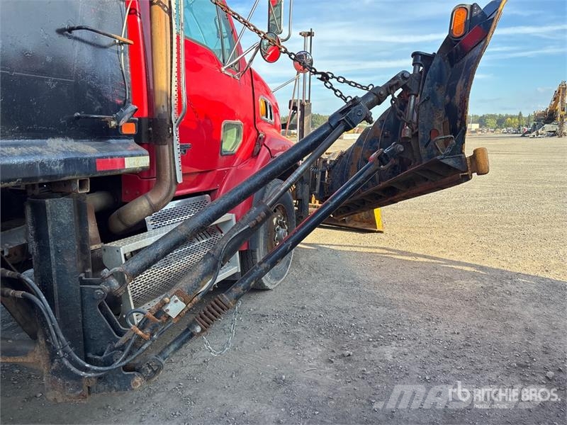 Sterling L9500 Tienhoitoautot