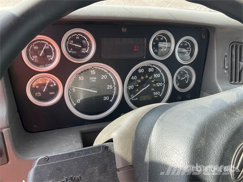 Sterling L9500 شاحنات قلابة