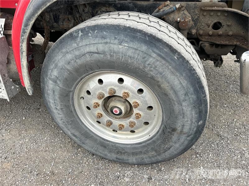 Sterling L9500 自卸式货车