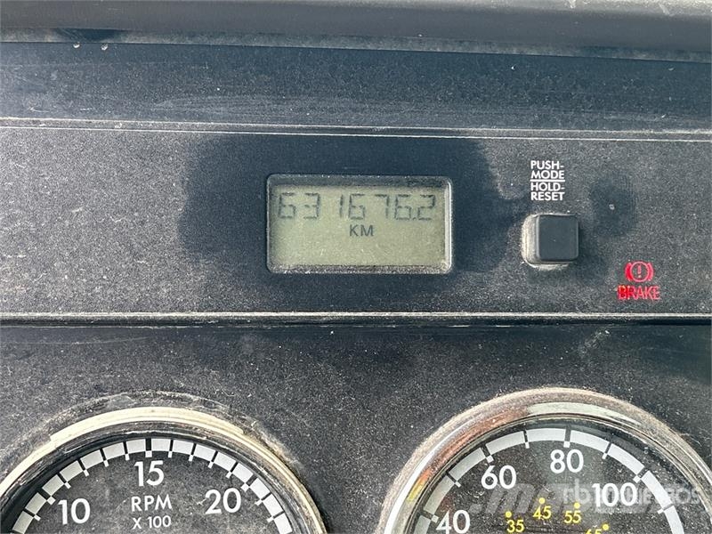 Sterling L9500 自卸式货车