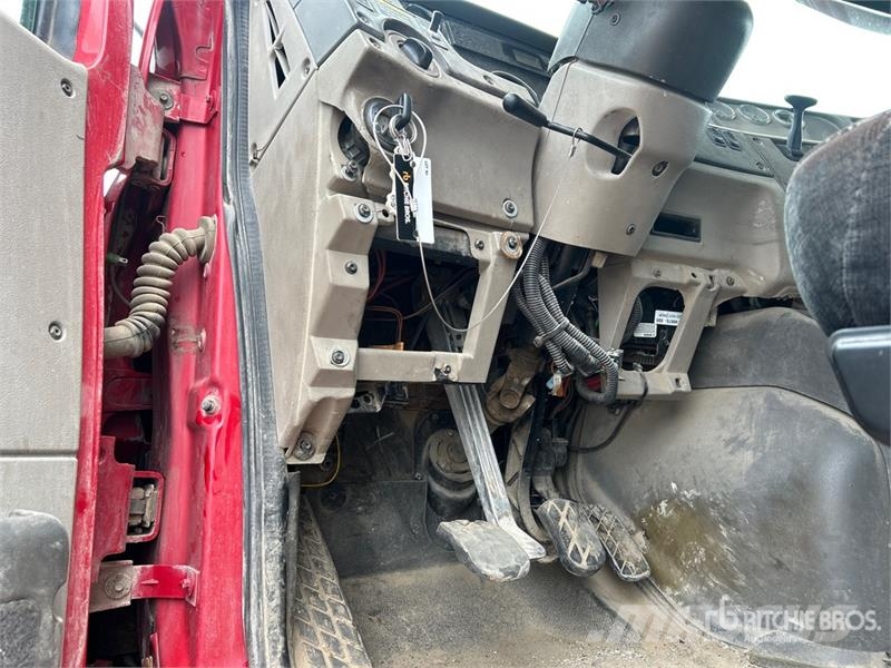 Sterling L9500 自卸式货车