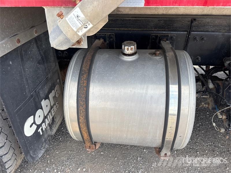 Sterling L9500 شاحنات قلابة