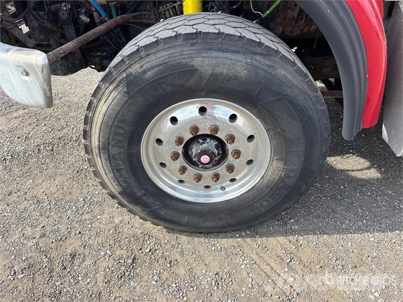 Sterling L9500 شاحنات قلابة