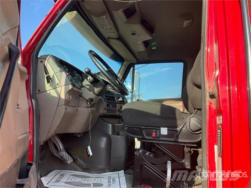 Sterling L9500 شاحنات قلابة