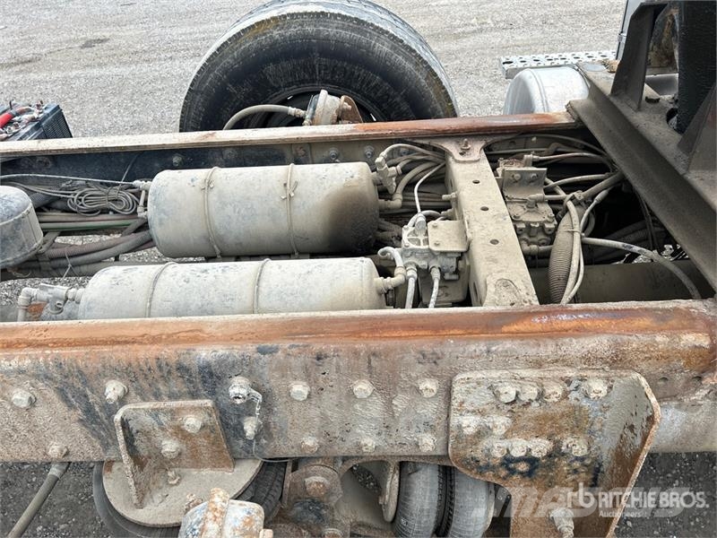Sterling L9500 自卸式货车