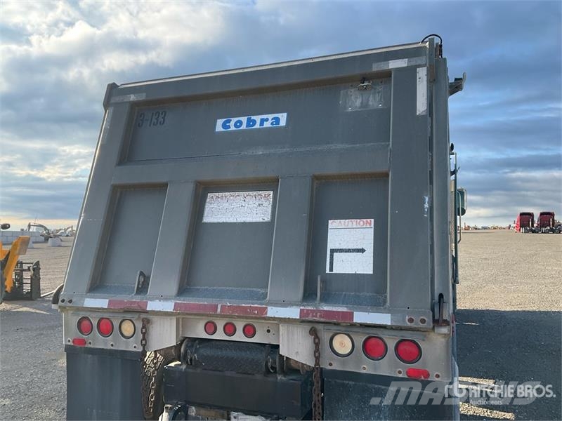 Sterling L9500 شاحنات قلابة