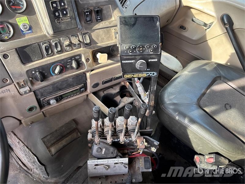 Sterling L9500 Tienhoitoautot