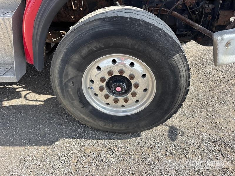 Sterling L9500 شاحنات قلابة