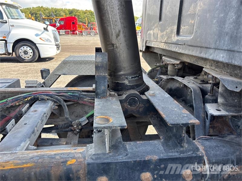 Sterling L9500 Lastbiler med tip