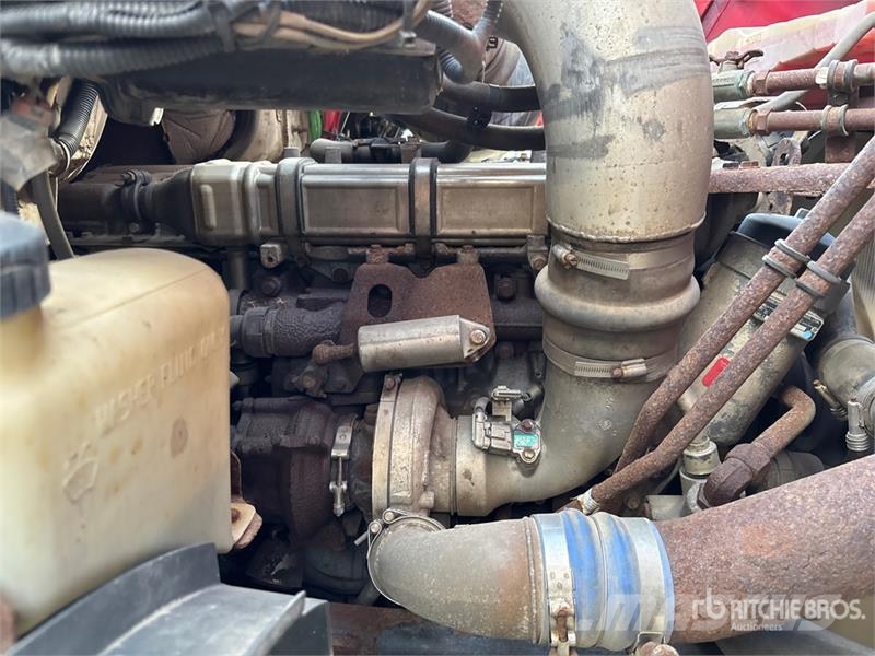 Sterling L9500 Tienhoitoautot