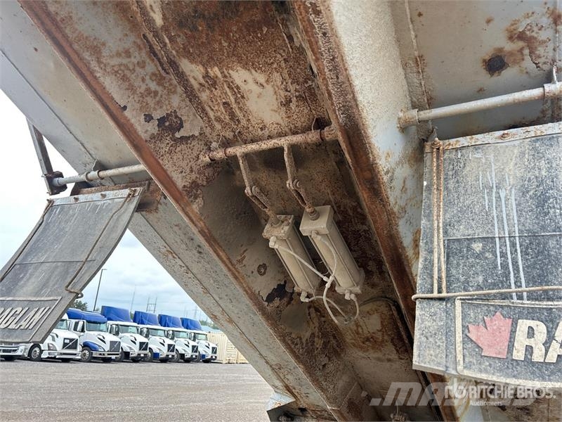Sterling L9500 自卸式货车