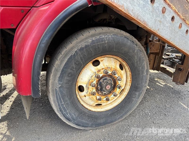 Sterling L9500 Tienhoitoautot