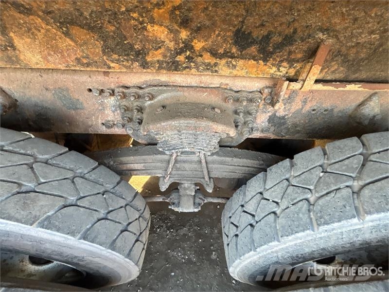 Sterling L9500 Tienhoitoautot