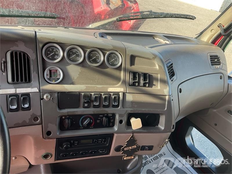 Sterling L9500 شاحنات قلابة