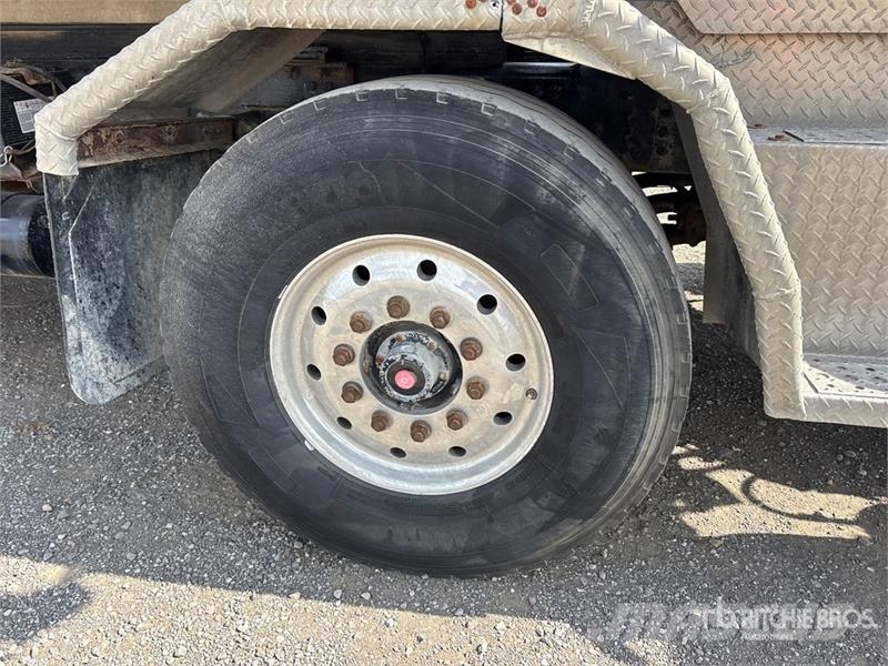 Sterling L9500 شاحنات قلابة