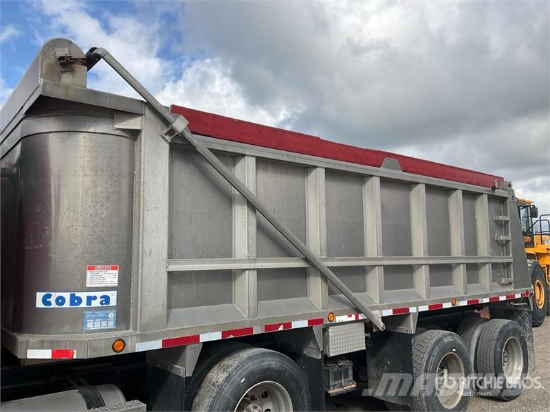 Sterling L9500 شاحنات قلابة