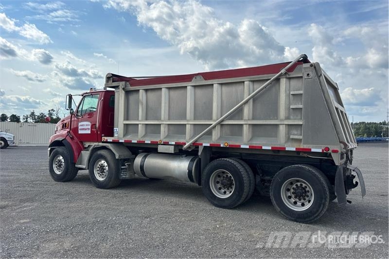 Sterling L9500 شاحنات قلابة