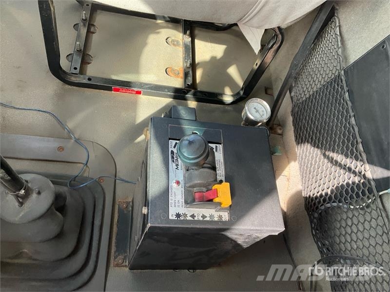 Sterling L9500 شاحنات قلابة