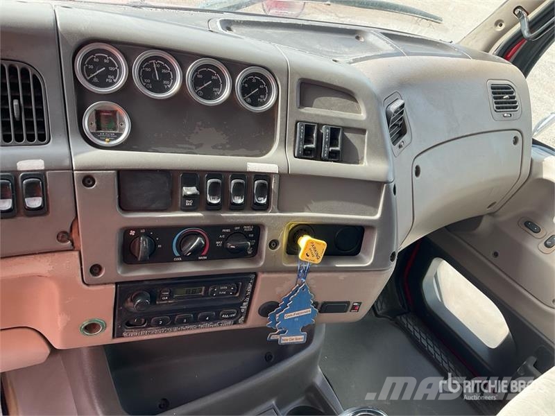 Sterling L9500 شاحنات قلابة