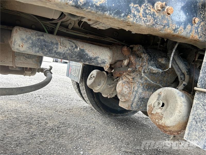 Sterling L9500 自卸式货车