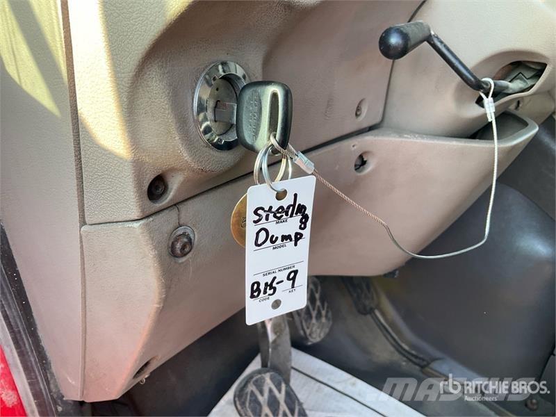 Sterling L9500 شاحنات قلابة