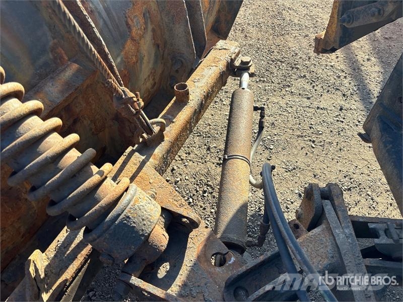 Sterling L9500 Tienhoitoautot