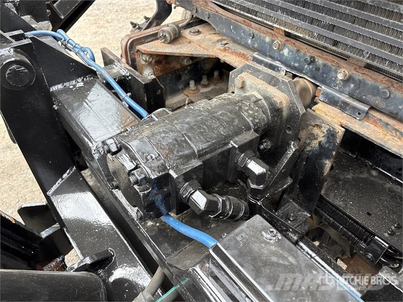 Sterling L9500 多目的/汎用車両