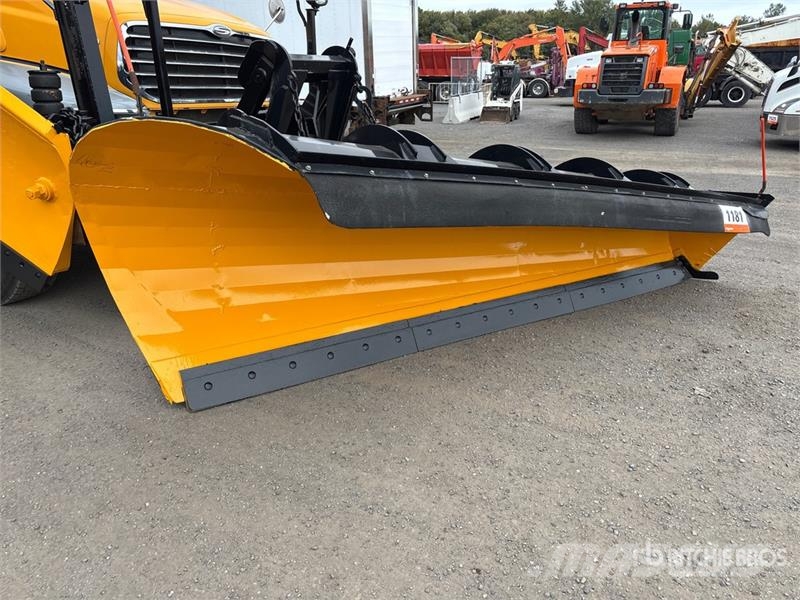 Sterling L9500 多目的/汎用車両